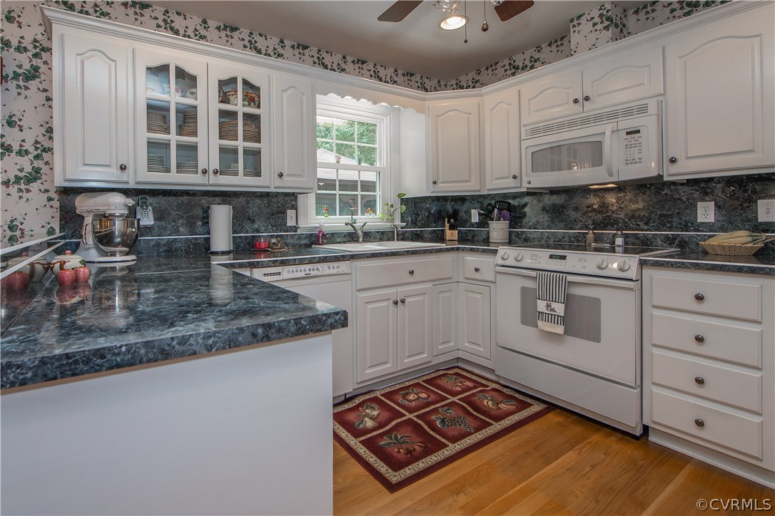 12941 Spring Run Road Midlothian, VA 23112 - Photo 12 of 48 a kitchen with stainless steel appliances granite countertop a stove a sink and a granite counter tops