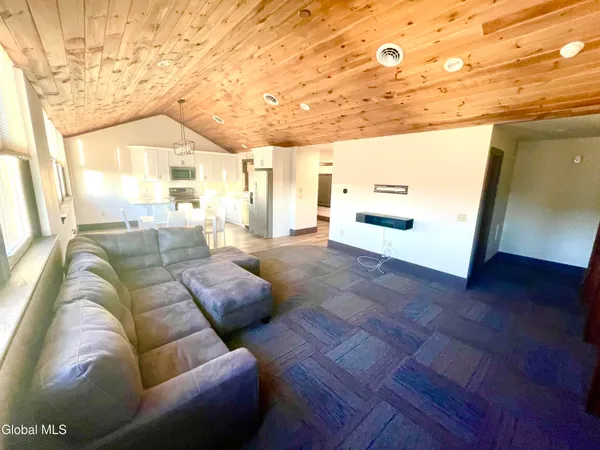 $2,300 | 34 William Street, Unit 301, Mechanicville, NY 12118