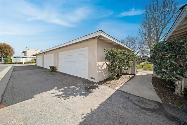 $1,350,000 | 439 Gloucester Drive, Costa Mesa, CA 92627