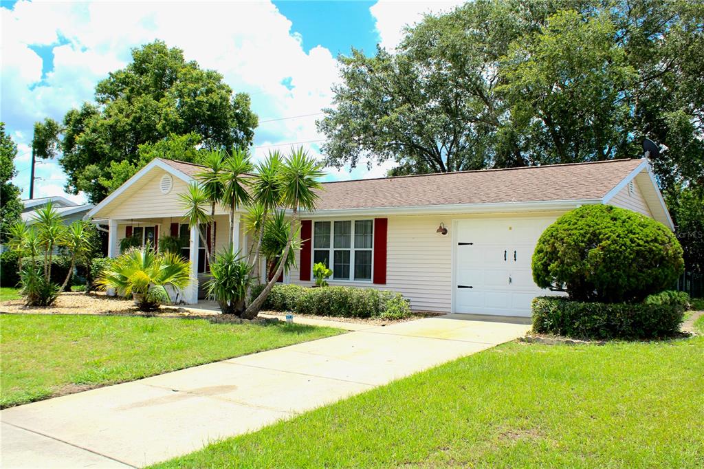 8896 Southwest 116th Place Road Ocala, FL 34481 - Photo 2 of 17 Gallery Image 2