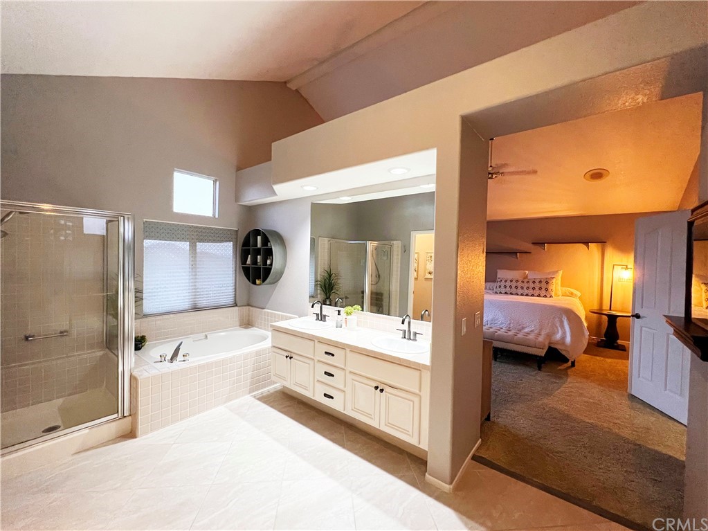 43 Corte Rivera Lake Elsinore, CA 92532 - Photo 21 of 32 a en suite spacious bathroom with a tub shower and mirror