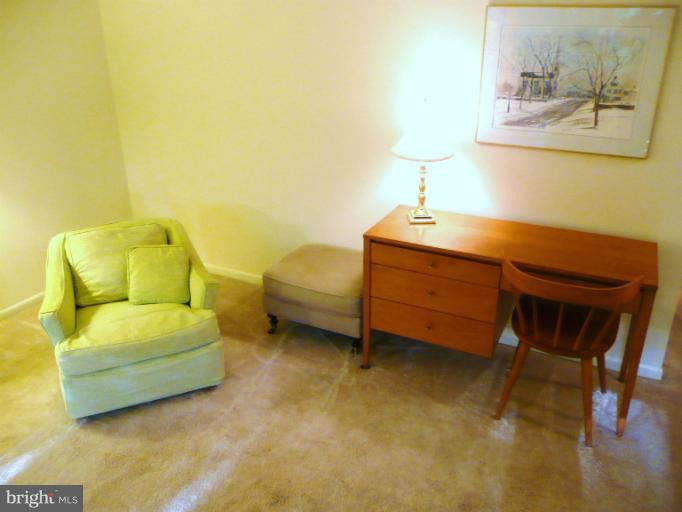 1534 Northgate Square, Unit 34/22B Reston, VA 20190 - Photo 9 of 22 Living Room