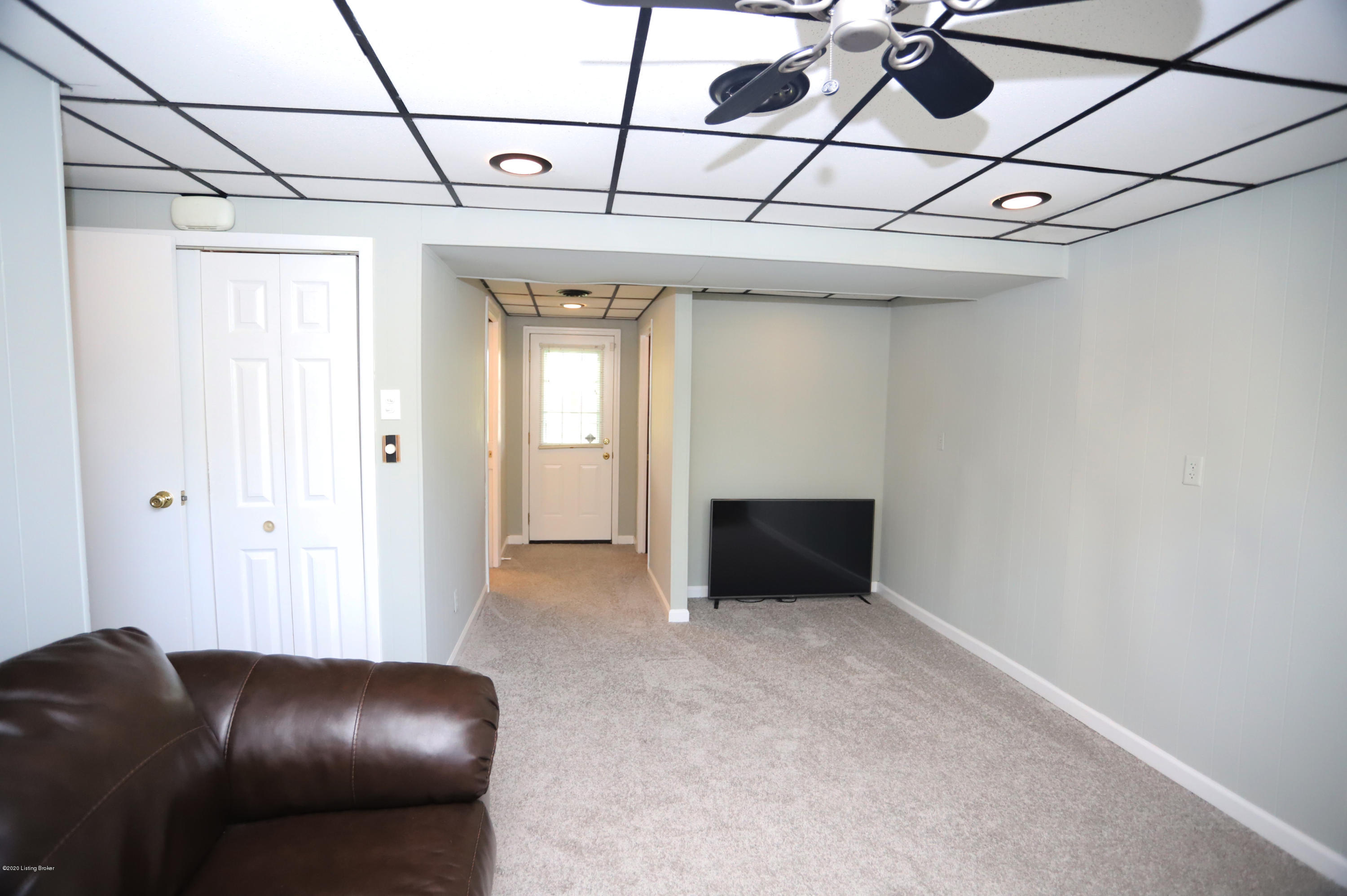 9528 Fairground Road Louisville, KY 40291 - Photo 35 of 55 family room