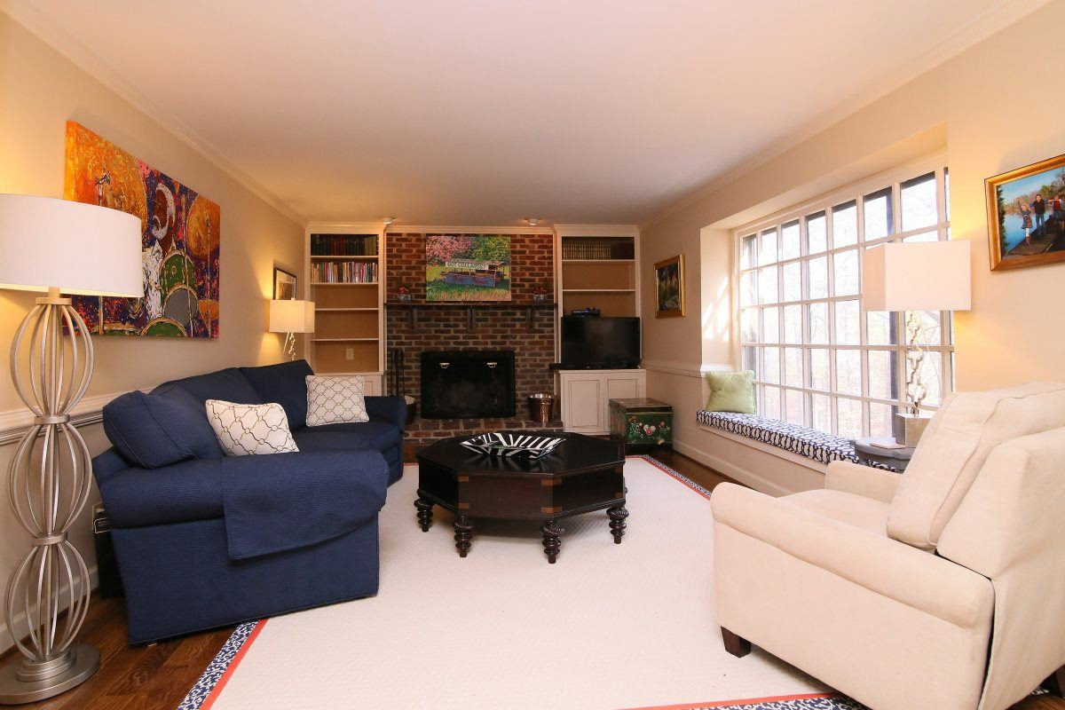 Bright & cozy family room