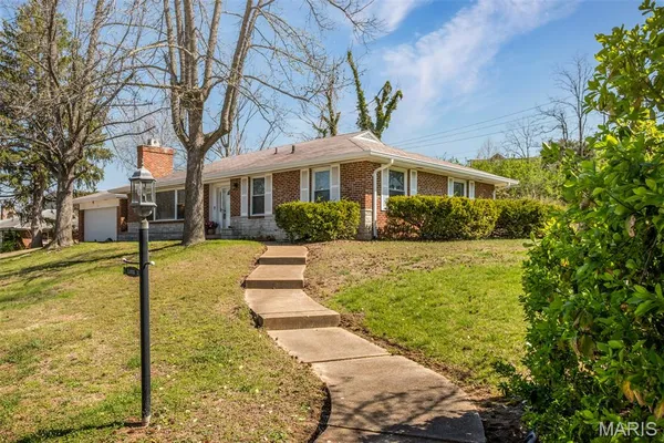 $409,900 | 60 Flamingo Drive, Crestwood, MO 63123