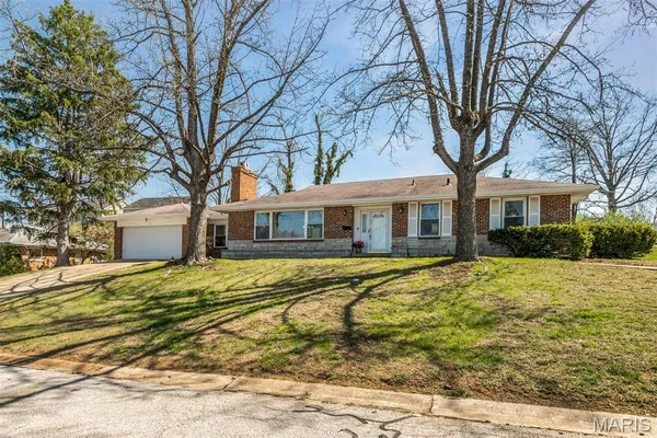 $409,900 | 60 Flamingo Drive, Crestwood, MO 63123
