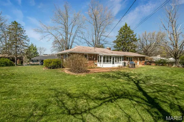 $409,900 | 60 Flamingo Drive, Crestwood, MO 63123