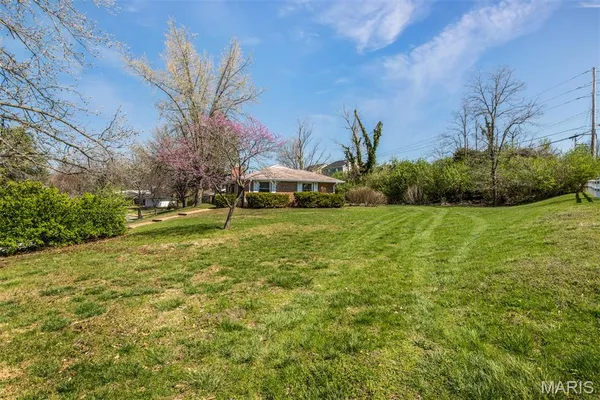 $409,900 | 60 Flamingo Drive, Crestwood, MO 63123