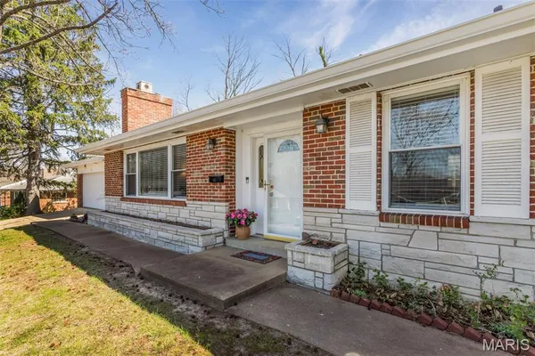 $409,900 | 60 Flamingo Drive, Crestwood, MO 63123