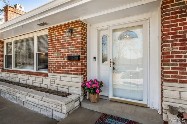$409,900 | 60 Flamingo Drive, Crestwood, MO 63123