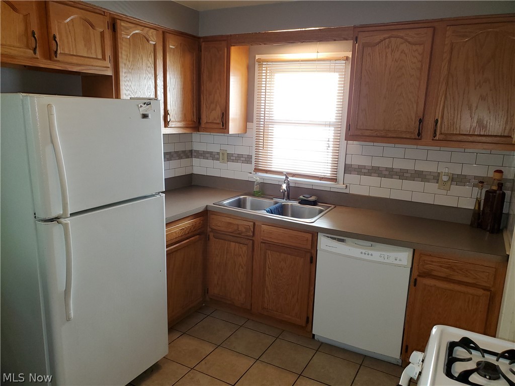 962 South Green Road Cleveland, OH 44121 - Photo 9 of 14