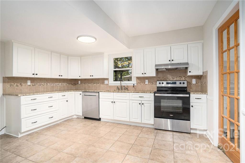 7117 Stoney Ridge Road Matthews, NC 28104 - Photo 9 of 28 Gallery Image 9
