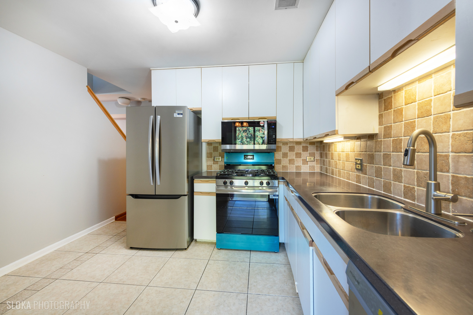 2342 Hamilton Place Schaumburg, IL 60107 - Photo 12 of 25 a kitchen with granite countertop a refrigerator and a sink