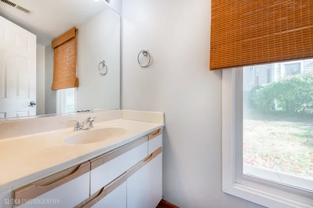 $325,000 | 2342 Hamilton Place, Schaumburg, IL 60107