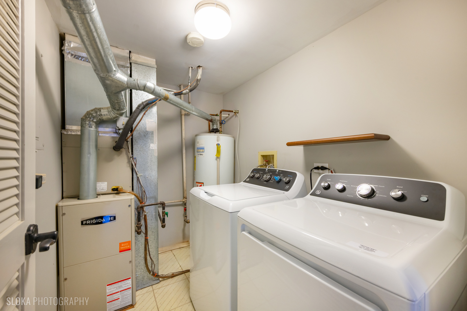 2342 Hamilton Place Schaumburg, IL 60107 - Photo 23 of 25 a utility room with dryer and washer
