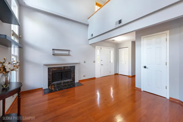 $325,000 | 2342 Hamilton Place, Schaumburg, IL 60107