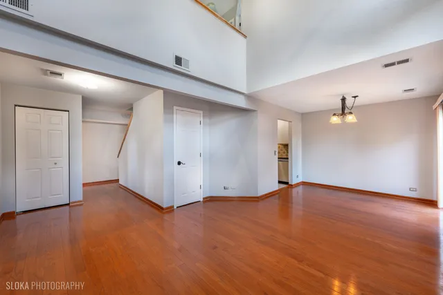 $325,000 | 2342 Hamilton Place, Schaumburg, IL 60107