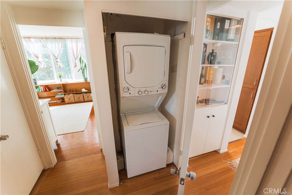 16 South 36th Place, Unit F Long Beach, CA 90803 - Photo 13 of 28 a utility room with dryer and washer