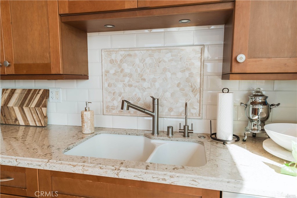 16 South 36th Place, Unit F Long Beach, CA 90803 - Photo 18 of 28 a view of a bathroom with a tub and sink