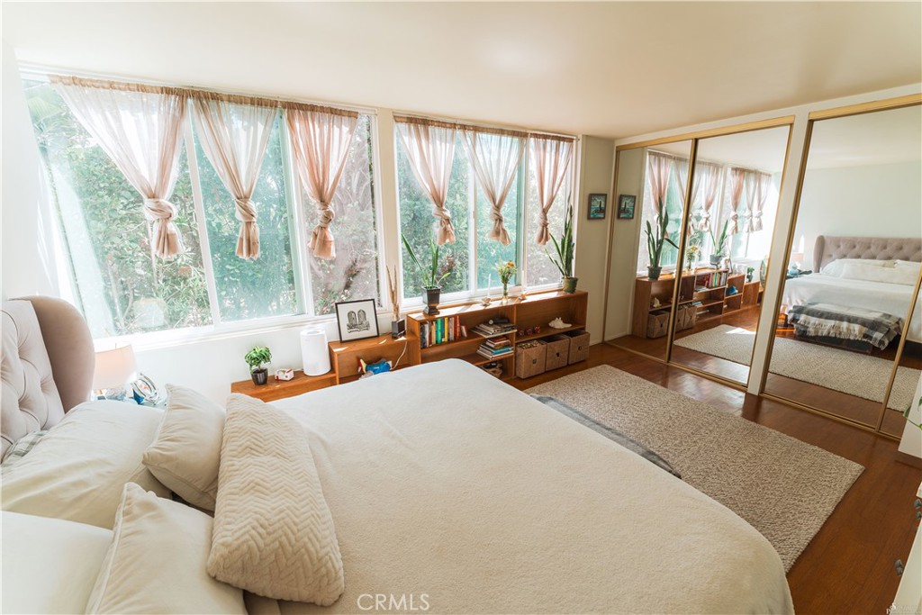 16 South 36th Place, Unit F Long Beach, CA 90803 - Photo 5 of 28 a bedroom with a large bed and a large window