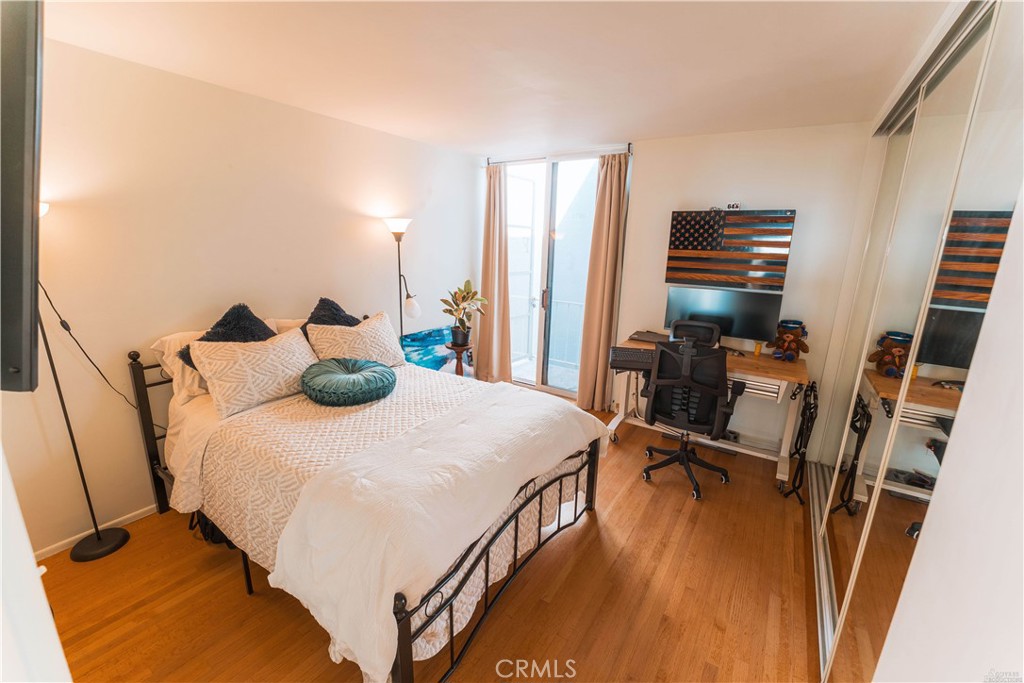 16 South 36th Place, Unit F Long Beach, CA 90803 - Photo 8 of 28 a bed room with a bed and a chair