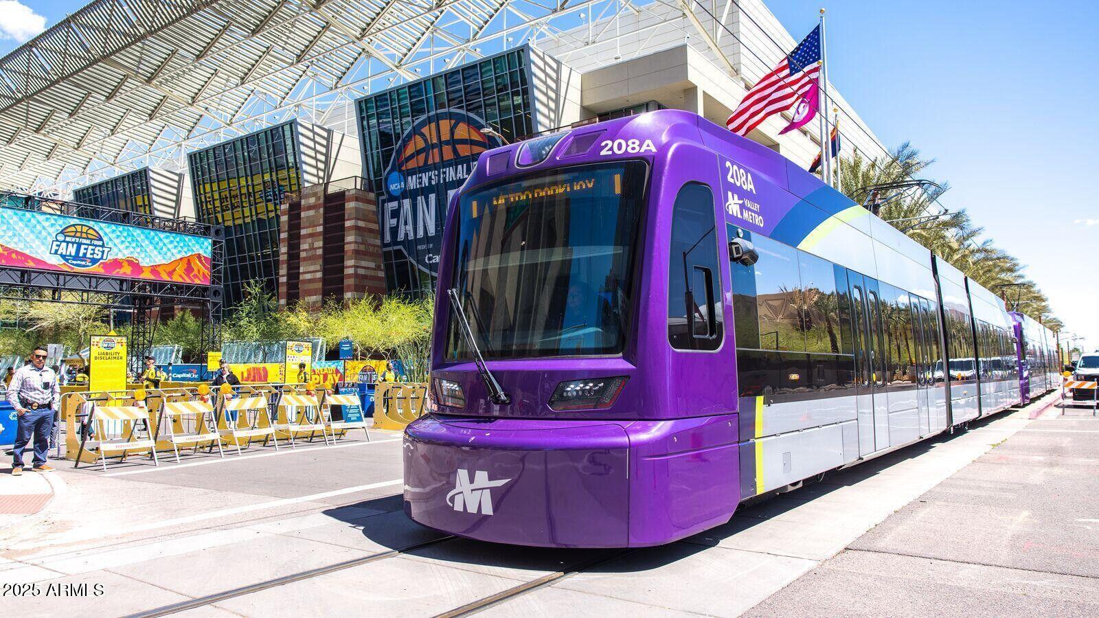 829 North 4th Avenue, Unit 18 Phoenix, AZ 85003 - Photo 7 of 7 a view of water with a cafe