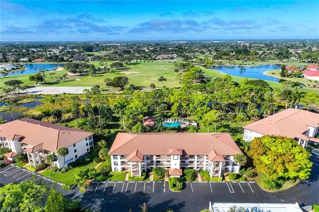 $315,000 | 267 Deerwood Circle, Unit 14, Naples, FL 34113