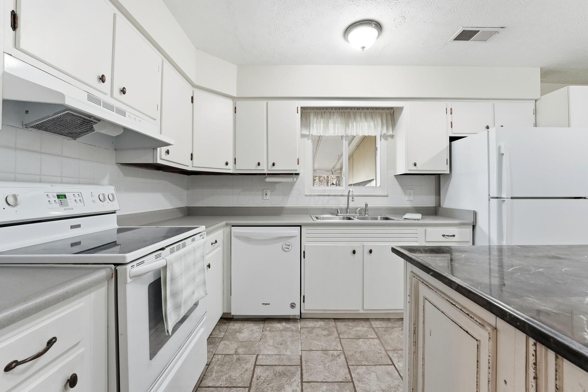 854 South Section Line Road Delaware, OH 43015 - Photo 19 of 60 Kitchen
