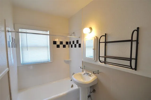 $2,900 | 5750 Marquita Avenue, Unit MQ01, Dallas, TX 75206