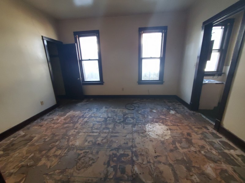 935 19th Street Rock Island, IL 61201 - Photo 6 of 12