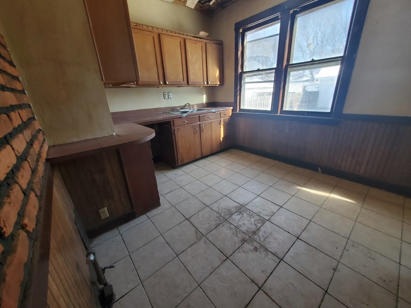 935 19th Street Rock Island, IL 61201 - Photo 7 of 12