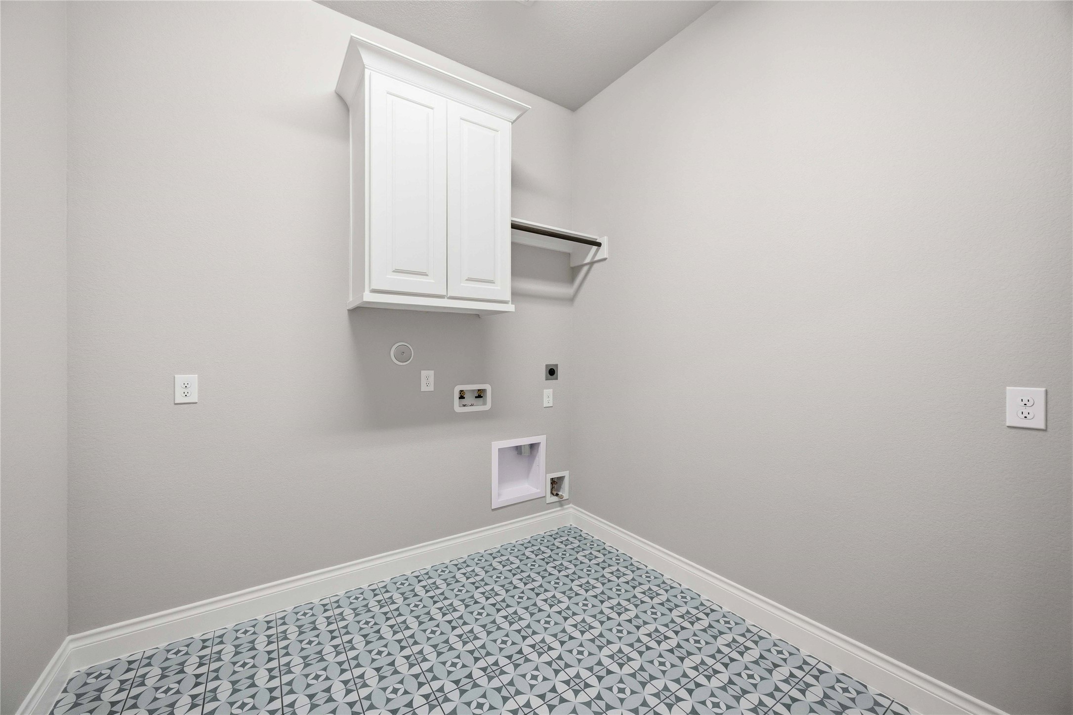 17564 Watercolor Way Conroe, TX 77302 - Photo 34 of 42 Laundry room