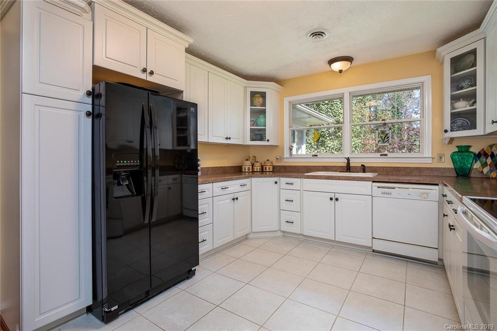 420 Brandon Road Hendersonville, NC 28739 - Photo 14 of 38