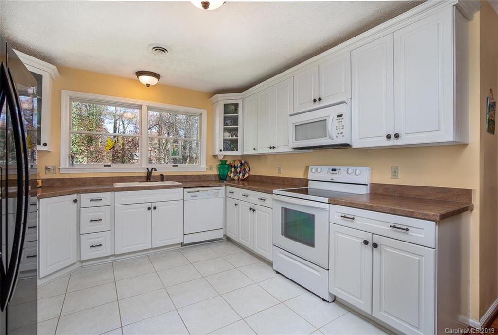 420 Brandon Road Hendersonville, NC 28739 - Photo 15 of 38