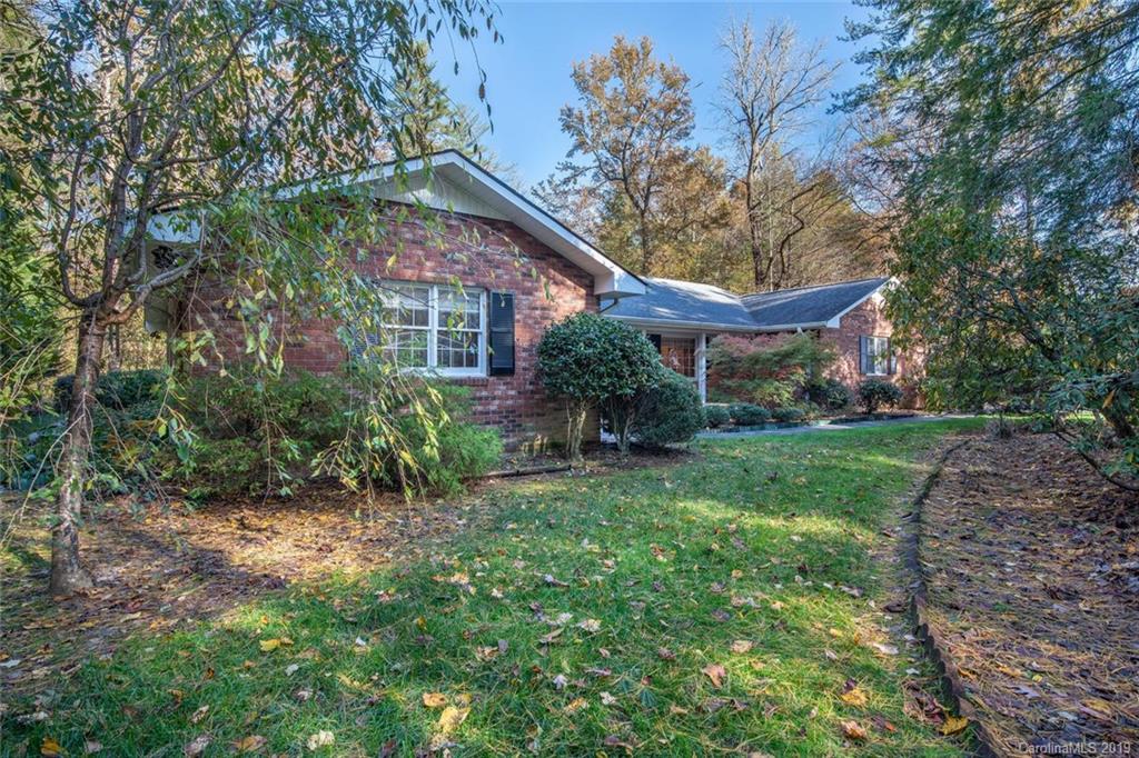 420 Brandon Road Hendersonville, NC 28739 - Photo 3 of 38