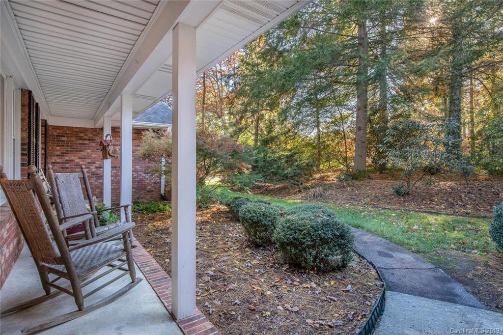 420 Brandon Road Hendersonville, NC 28739 - Photo 5 of 38
