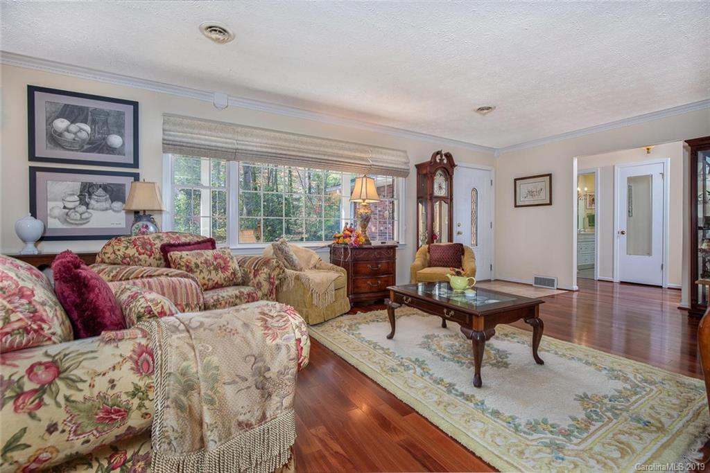 420 Brandon Road Hendersonville, NC 28739 - Photo 9 of 38