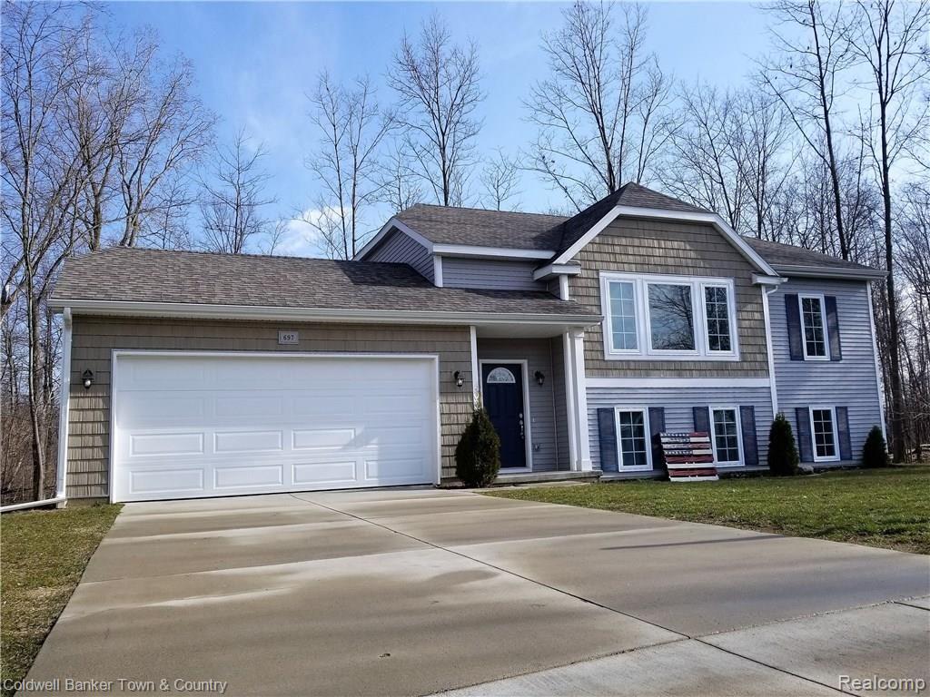 697 Hewitt Street Howell, MI 48843 - Photo 2 of 30 20180412_094444.jpg