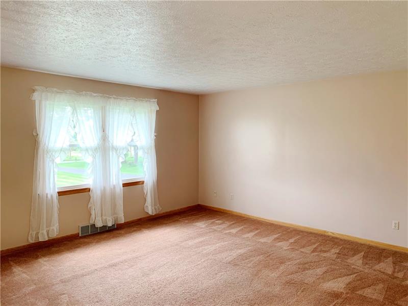 2381 Marr Road Pulaski, PA 16143 - Photo 8 of 25