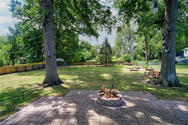 $275,000 | 605 Southeast 5th Street, Lee's Summit, MO 64063