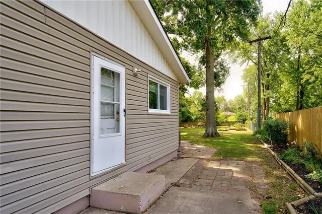 $275,000 | 605 Southeast 5th Street, Lee's Summit, MO 64063
