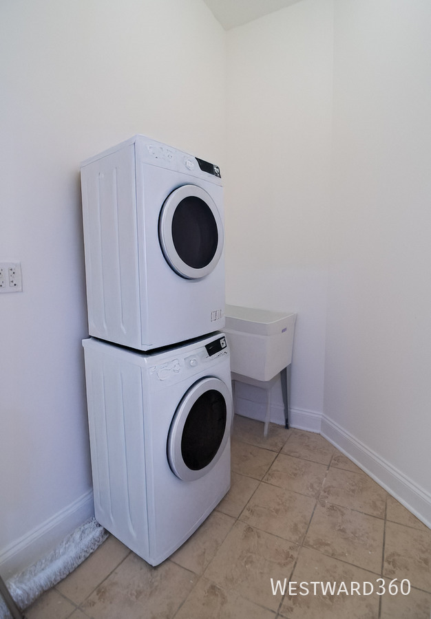 5172 South Michigan Avenue, Unit 1 Chicago, IL 60615 - Photo 14 of 14 a utility room with dryer and washer