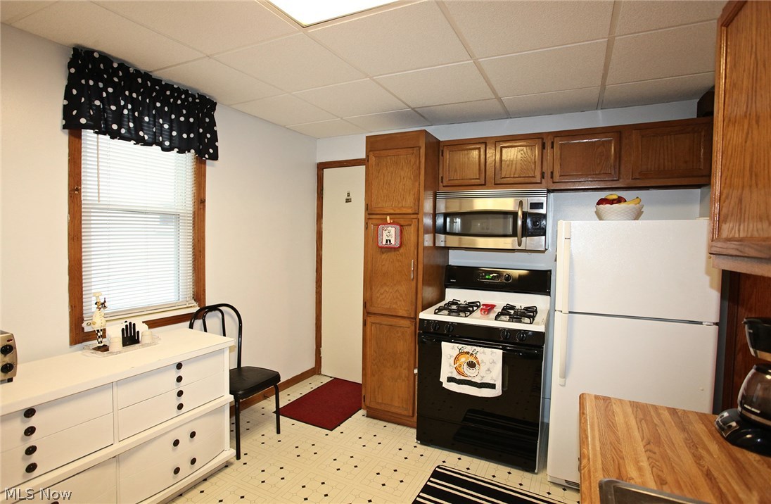 14741 Alger Road Cleveland, OH 44111 - Photo 15 of 35 Gallery Image 15