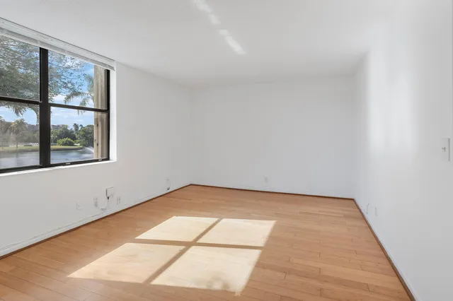a view of empty room with window