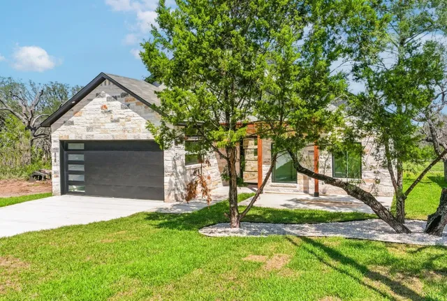 $2,800 | 418 Bedford Drive, Spicewood, TX 78669