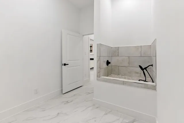 $2,800 | 418 Bedford Drive, Spicewood, TX 78669