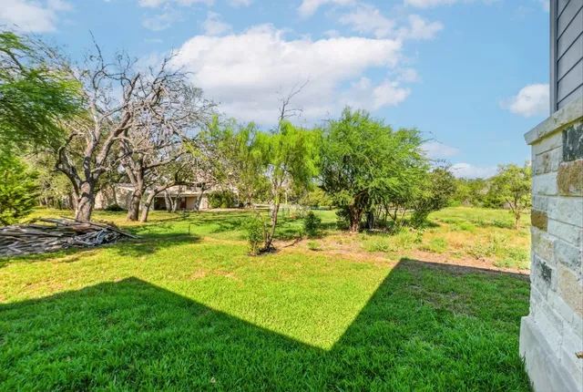 $2,800 | 418 Bedford Drive, Spicewood, TX 78669