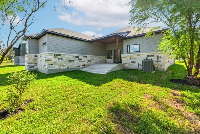 $2,800 | 418 Bedford Drive, Spicewood, TX 78669