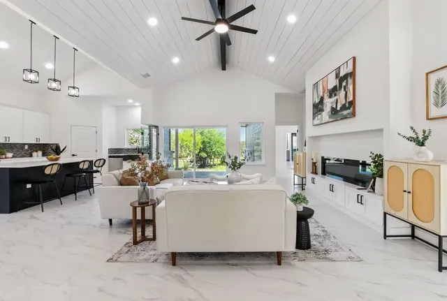 $2,800 | 418 Bedford Drive, Spicewood, TX 78669