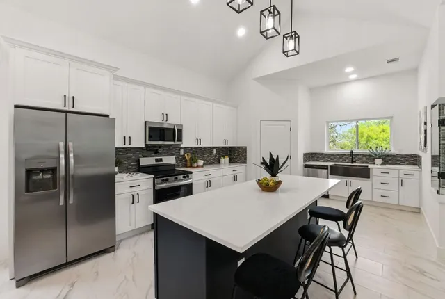 $2,800 | 418 Bedford Drive, Spicewood, TX 78669